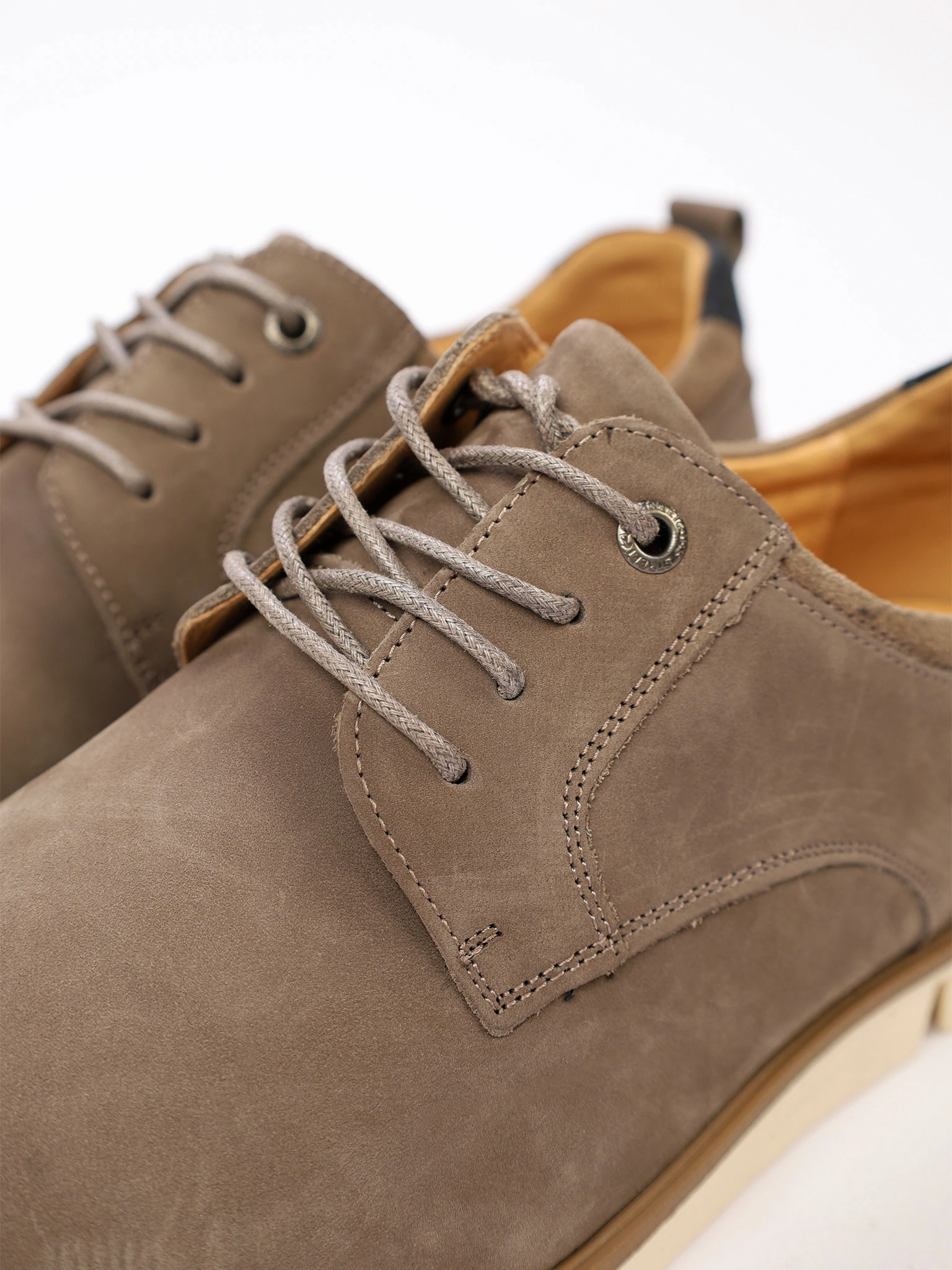 Туфли-дерби цвета хаки со шнуровкой